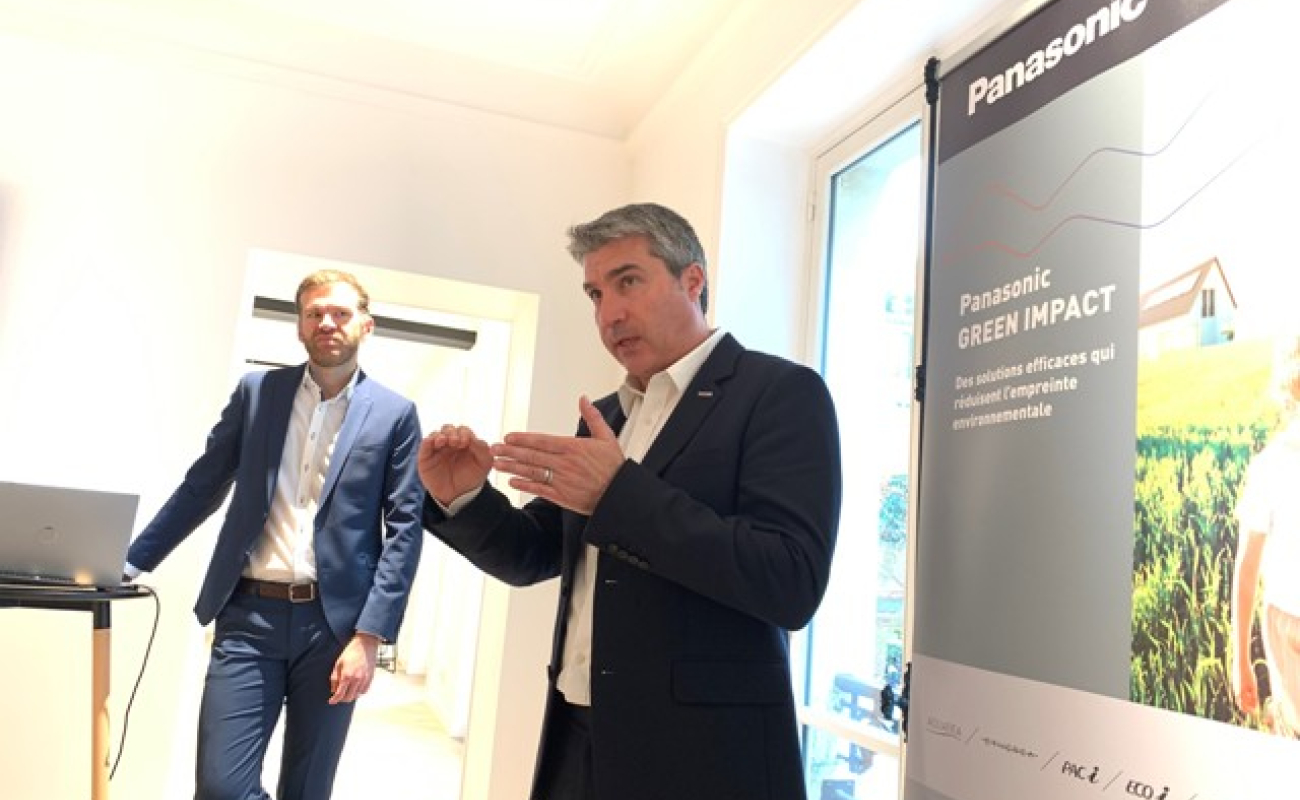 Benoît Lecornu (responsable marketing) et Thierry Ronat (directeur France)