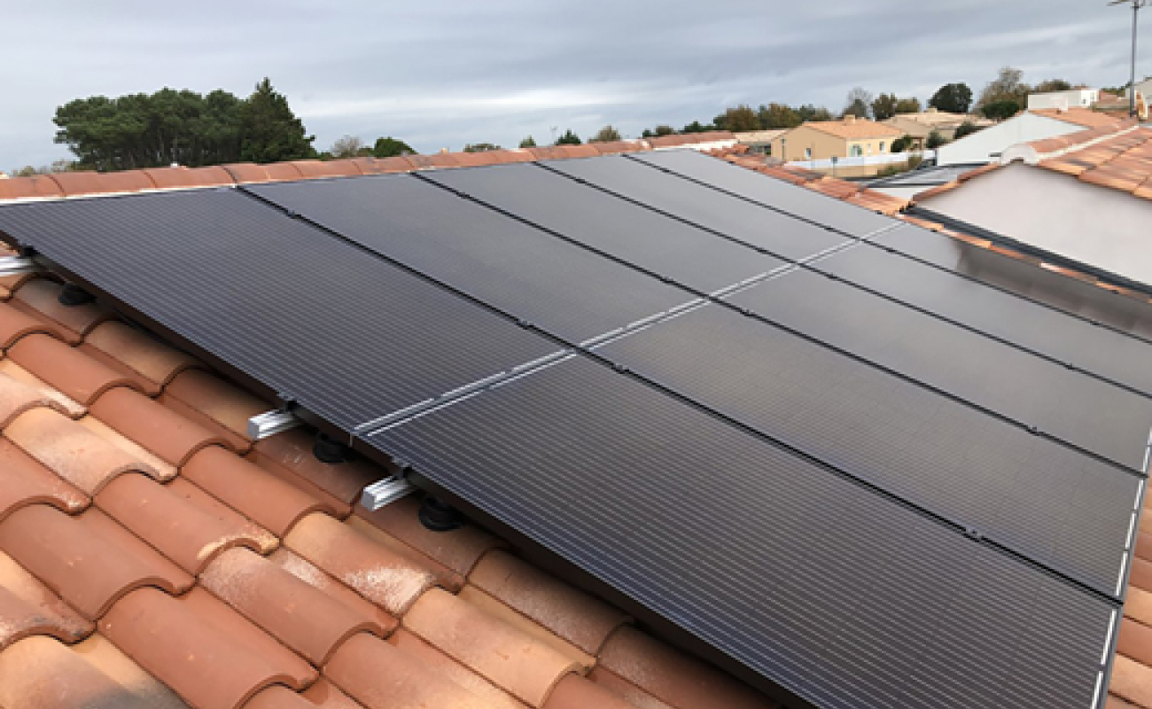 Photovoltaïque, pompes à chaleur et douches sans ressaut : quelles bonnes pratiques ?
