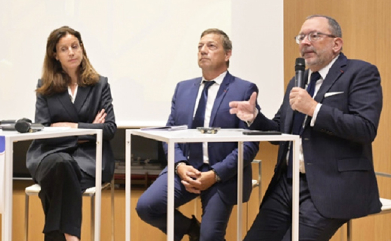 Vieillir chez soi, oui… mais dans un logement adapté