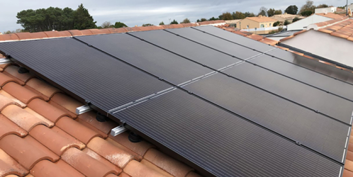 Photovoltaïque, pompes à chaleur et douches sans ressaut : quelles bonnes pratiques ?